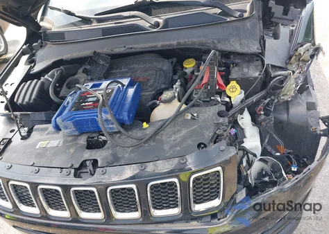 2018 Jeep Compass Latitude 4X4 из США, поврежденный, VIN 3C4NJDBB2JT114644